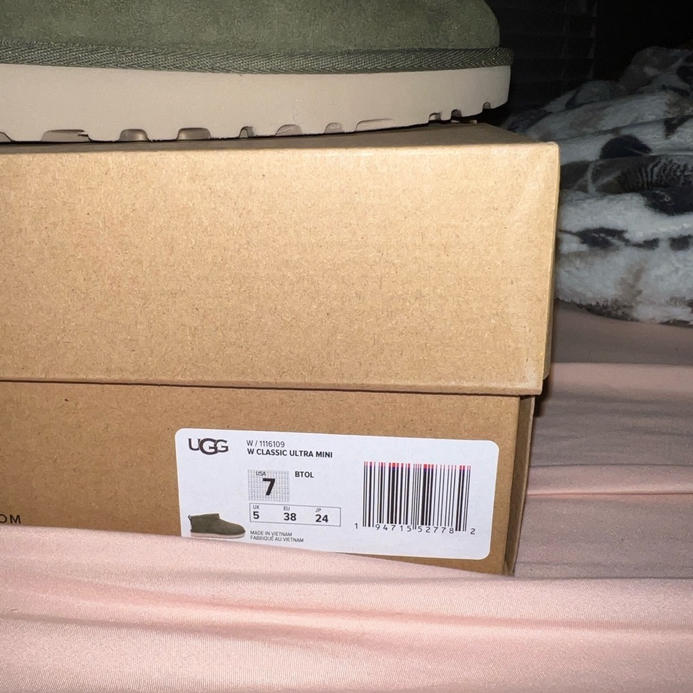 Ultra mini olive Uggs